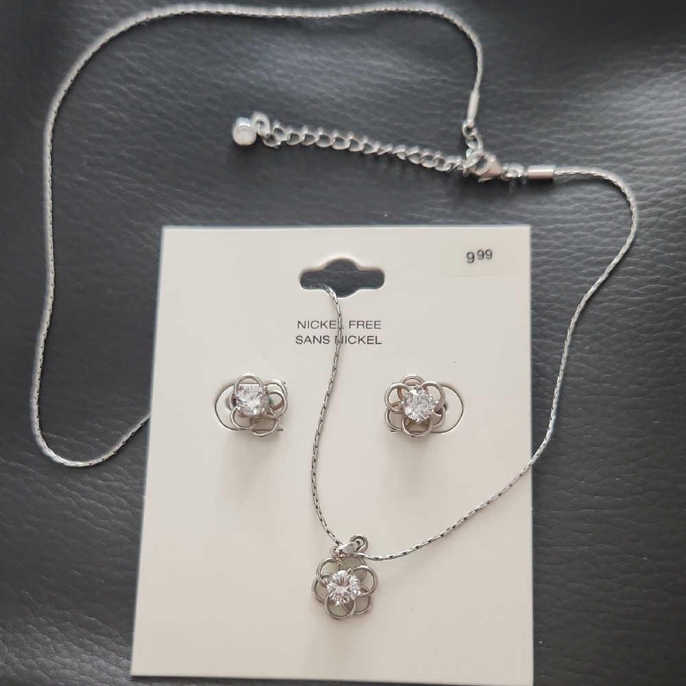 Chic Silver Floral Necklace and Earring Set